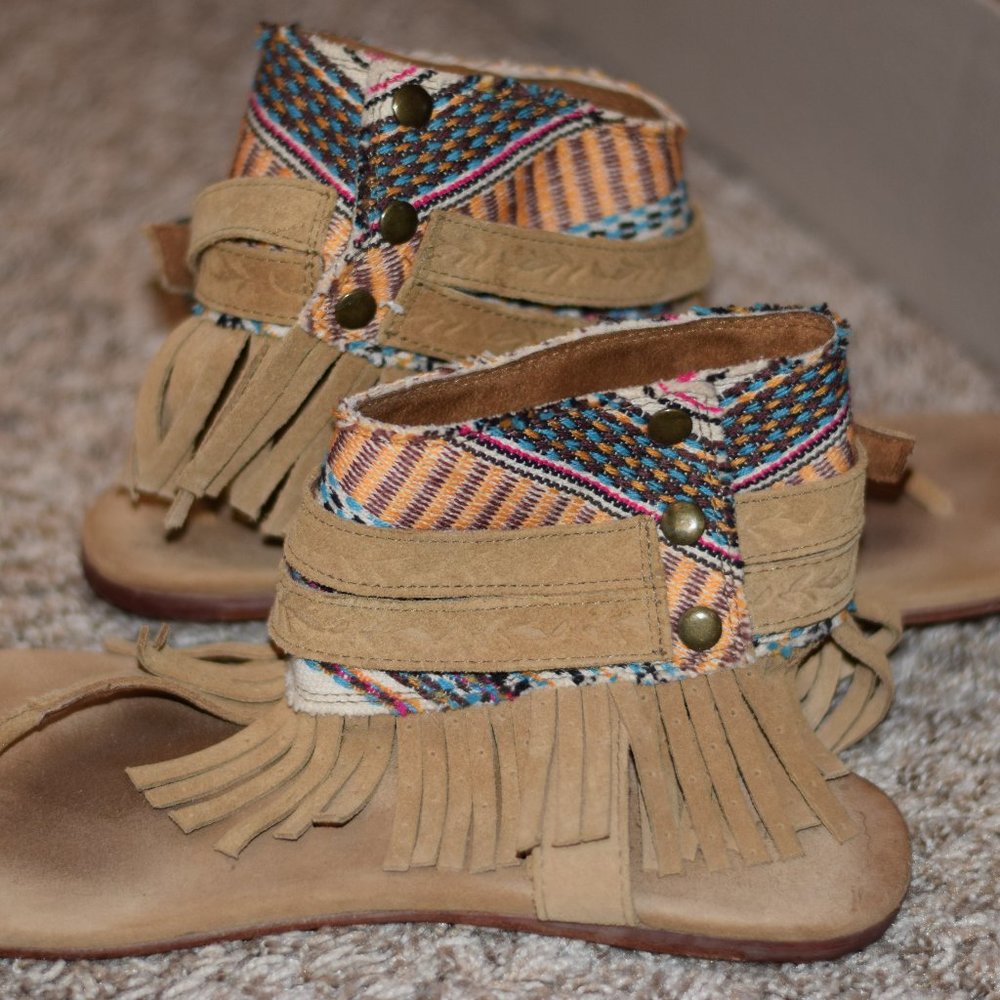 Sandals with fringe